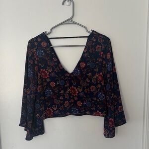 Flowery v neck top, size small